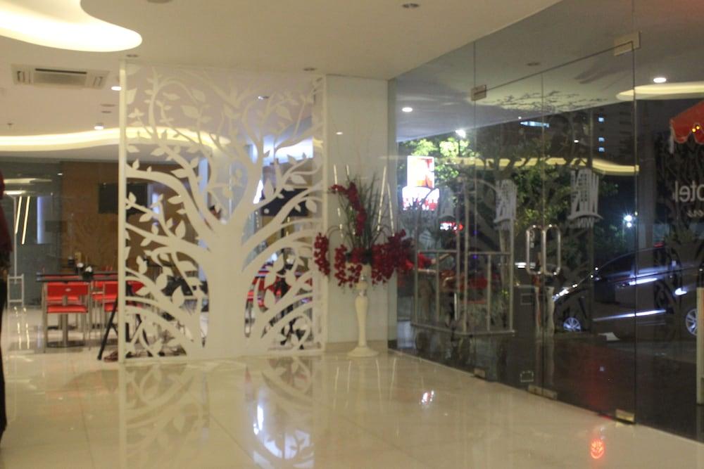โรงแรมเดอะ วิน สุราบายา ภายนอก รูปภาพ