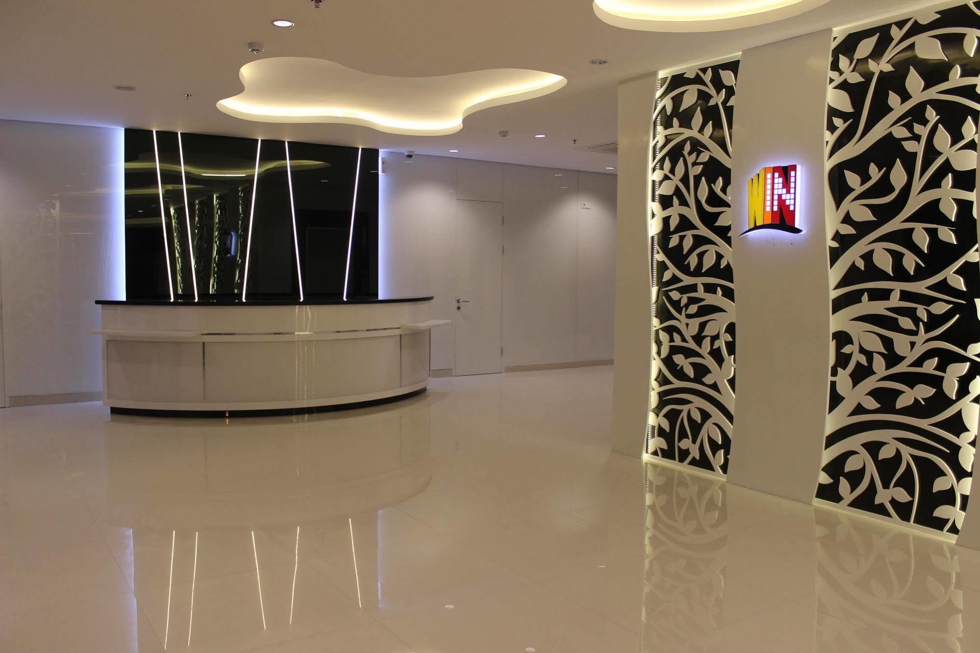 โรงแรมเดอะ วิน สุราบายา ภายนอก รูปภาพ